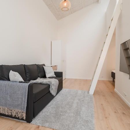 Studio Apartments Close To Airport Mithvagur Екстериор снимка
