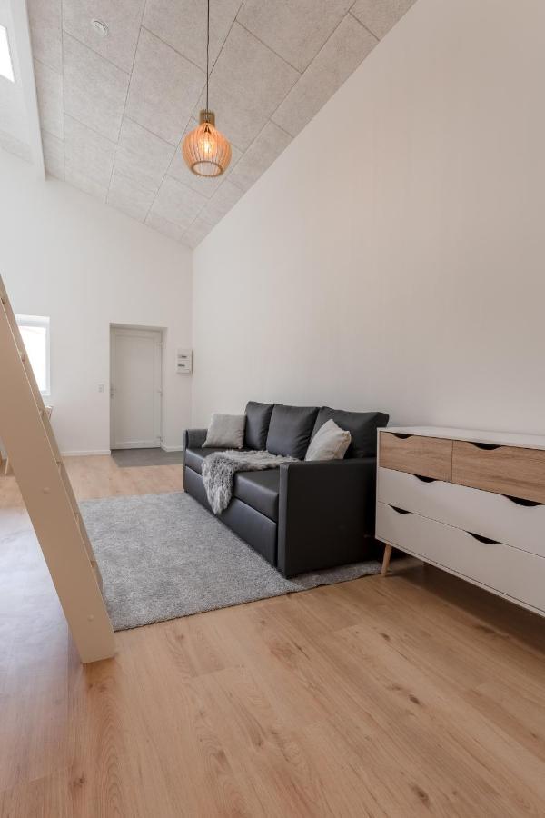 Studio Apartments Close To Airport Mithvagur Екстериор снимка